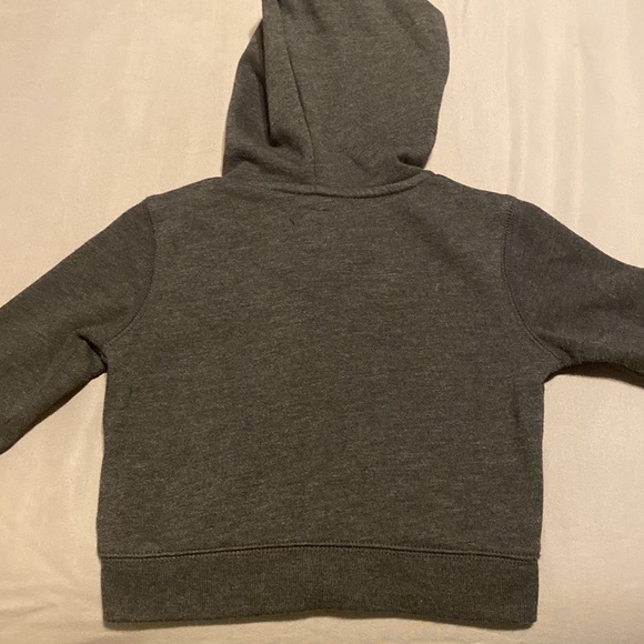 GAP gray logo hoodie 6-12 month toddler - like new - Picture 4 of 4